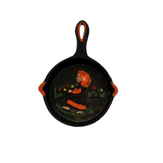 Mini Cast Iron Skillet with Enamel Woman