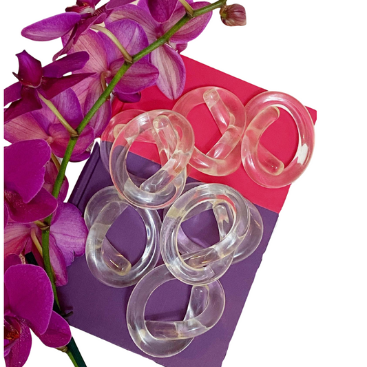 Set of Eight Dorothy Thorpe Lucite Pretzel Napkin Rings